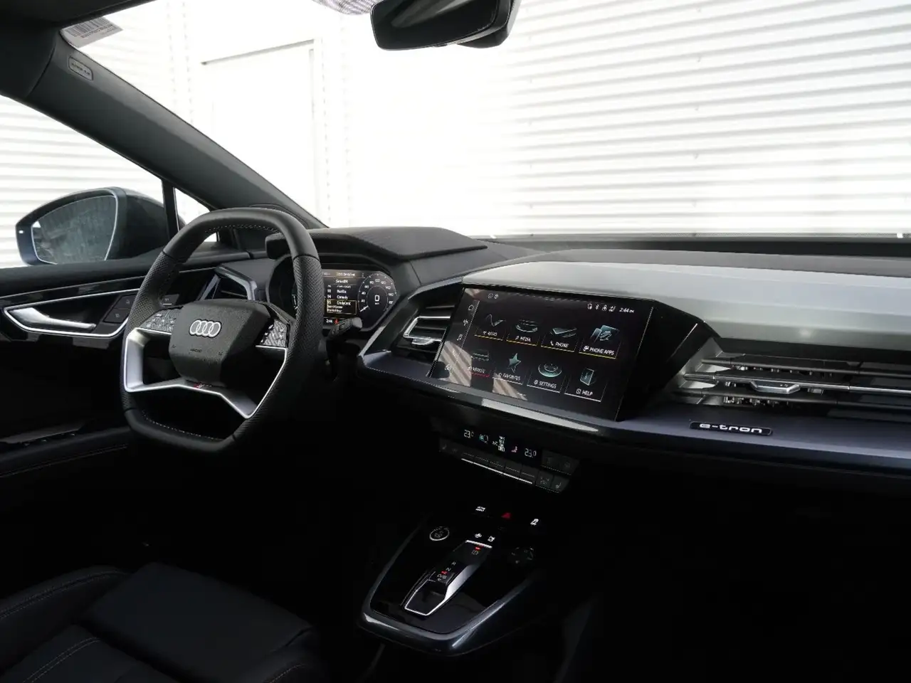 Audi Q4 e-tron снимка Audi Q4 e-tron