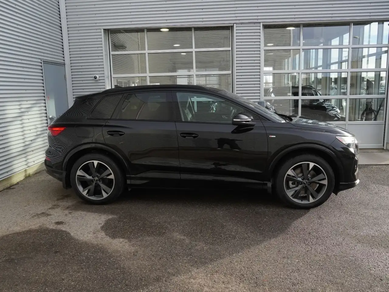 Audi Q4 e-tron снимка Audi Q4 e-tron