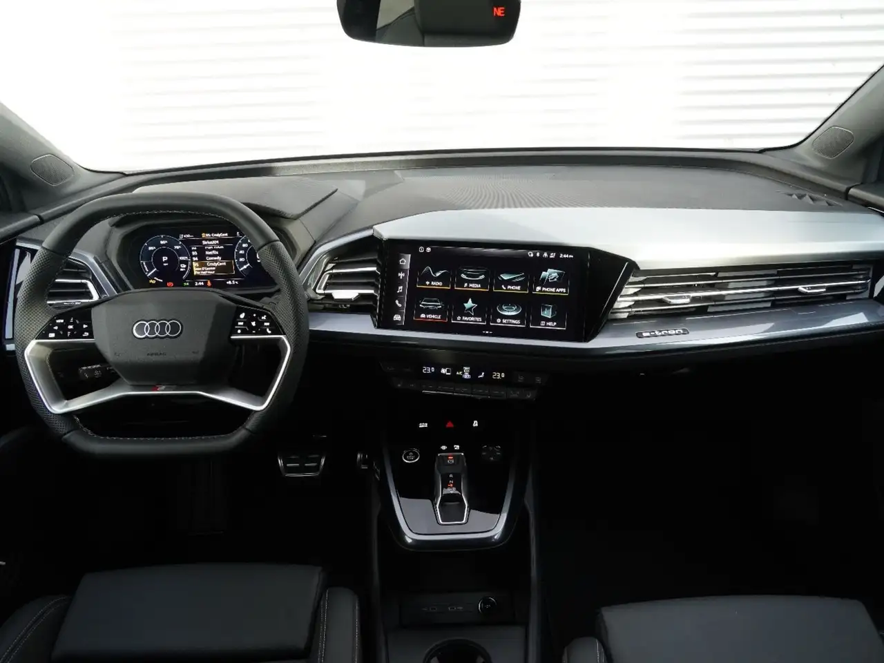 Audi Q4 e-tron снимка Audi Q4 e-tron