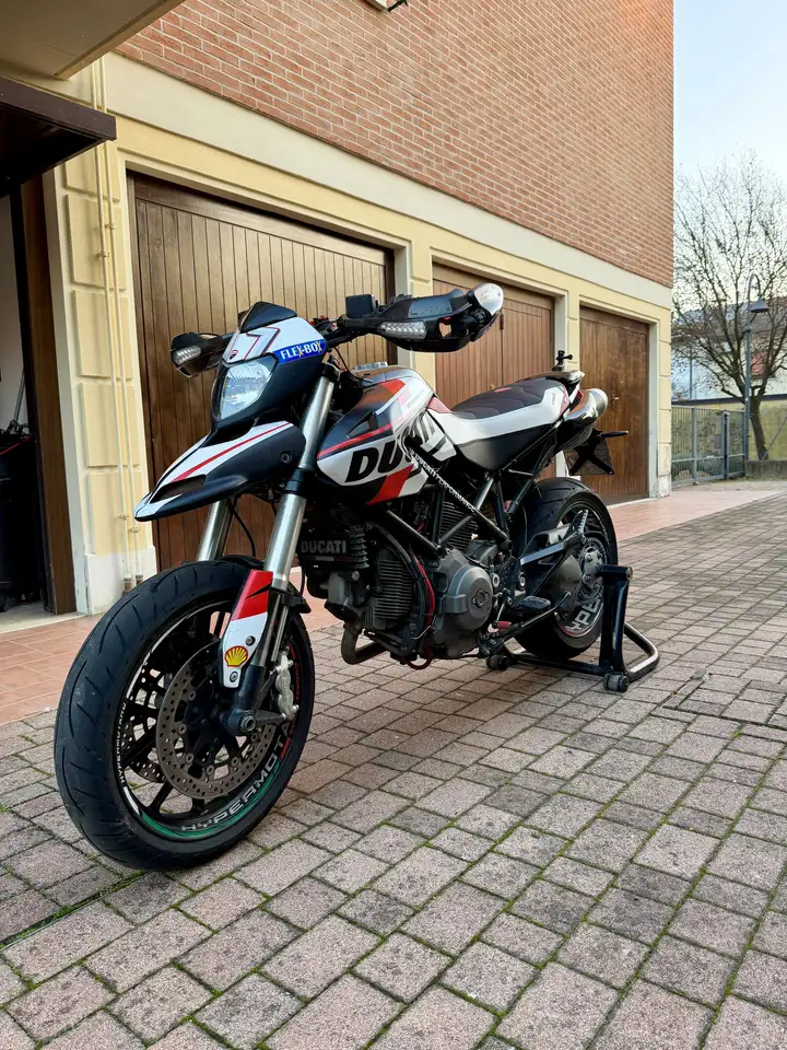 Ducati Hypermotard 796