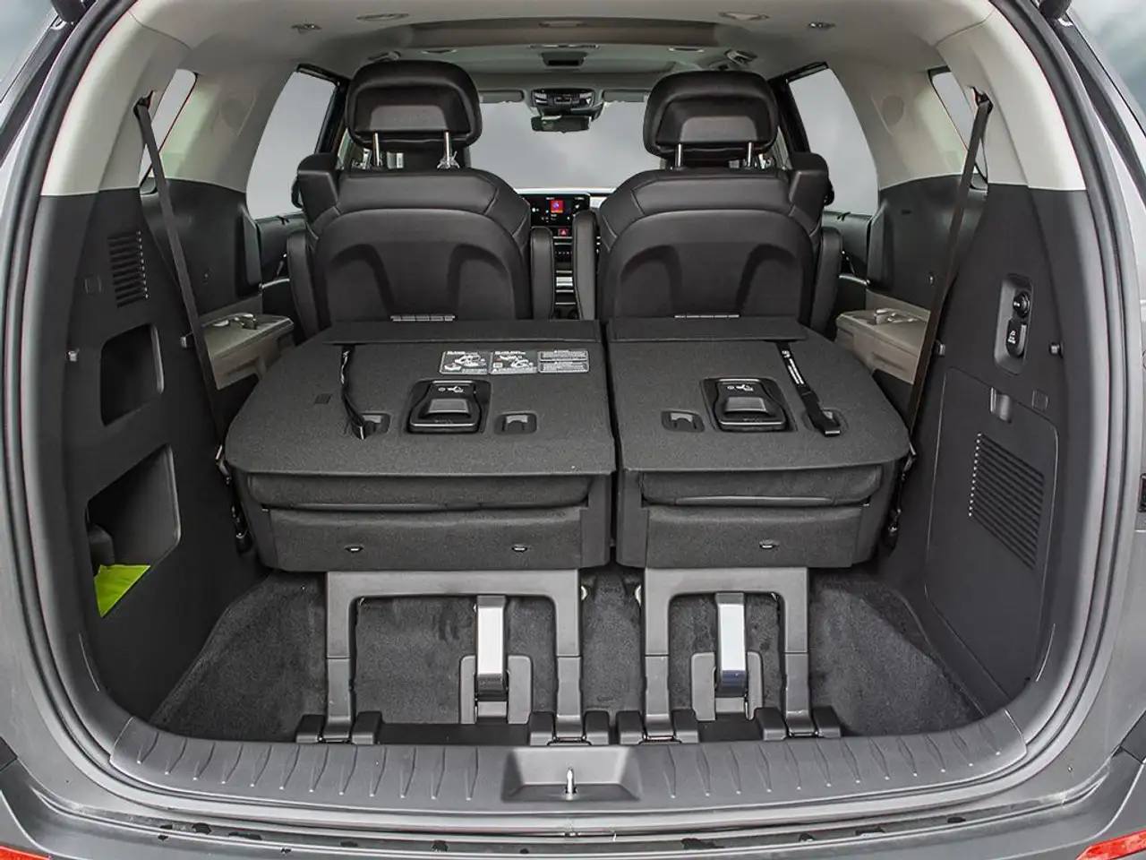 Kia Carnival снимка Kia Carnival