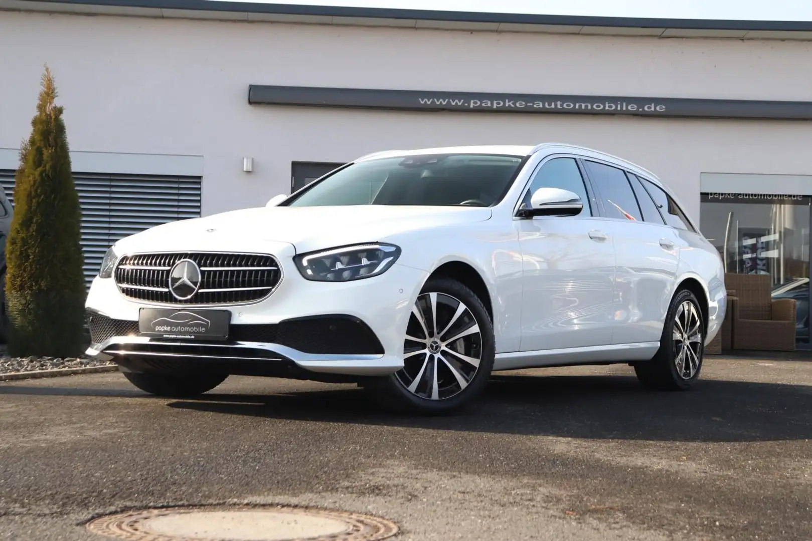 Mercedes-Benz E 300 de 4Matic  +BUSINESS+ASSISTENZ+AHK+HYBRID+ Weiß - 2