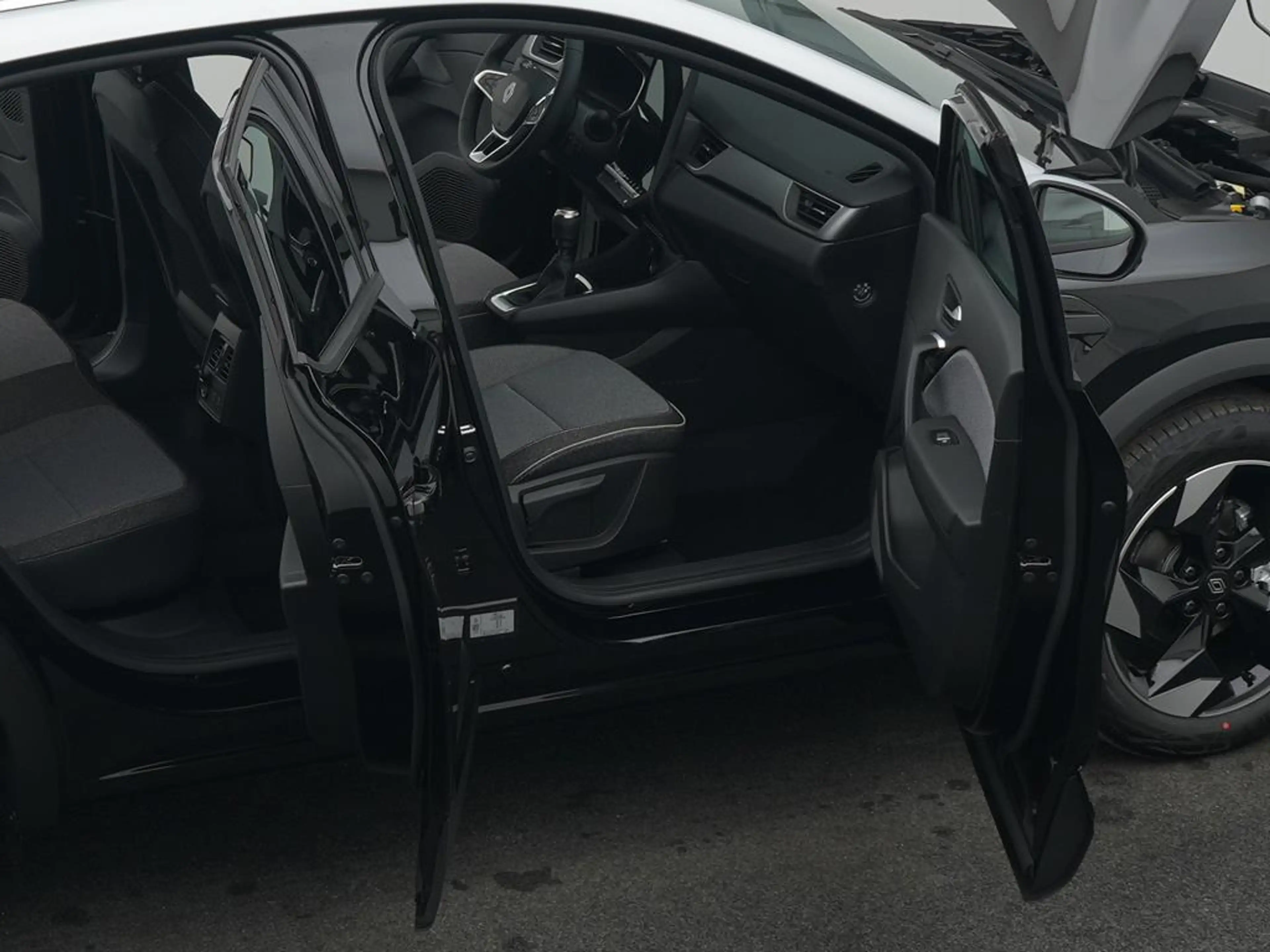 Renault Captur Techno TCe 115 — photo 13