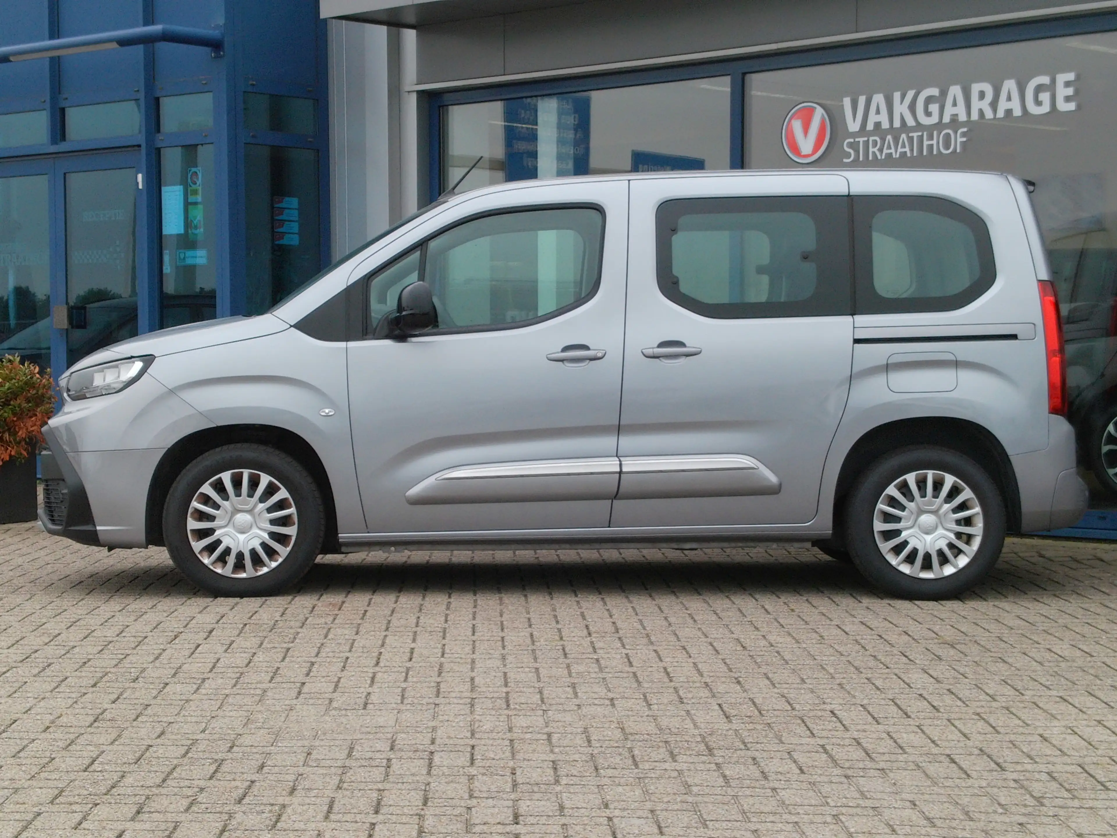 Toyota Proace City Verso 1.2 Turbo Professional, Trekhaak / Dubbele s — photo 3