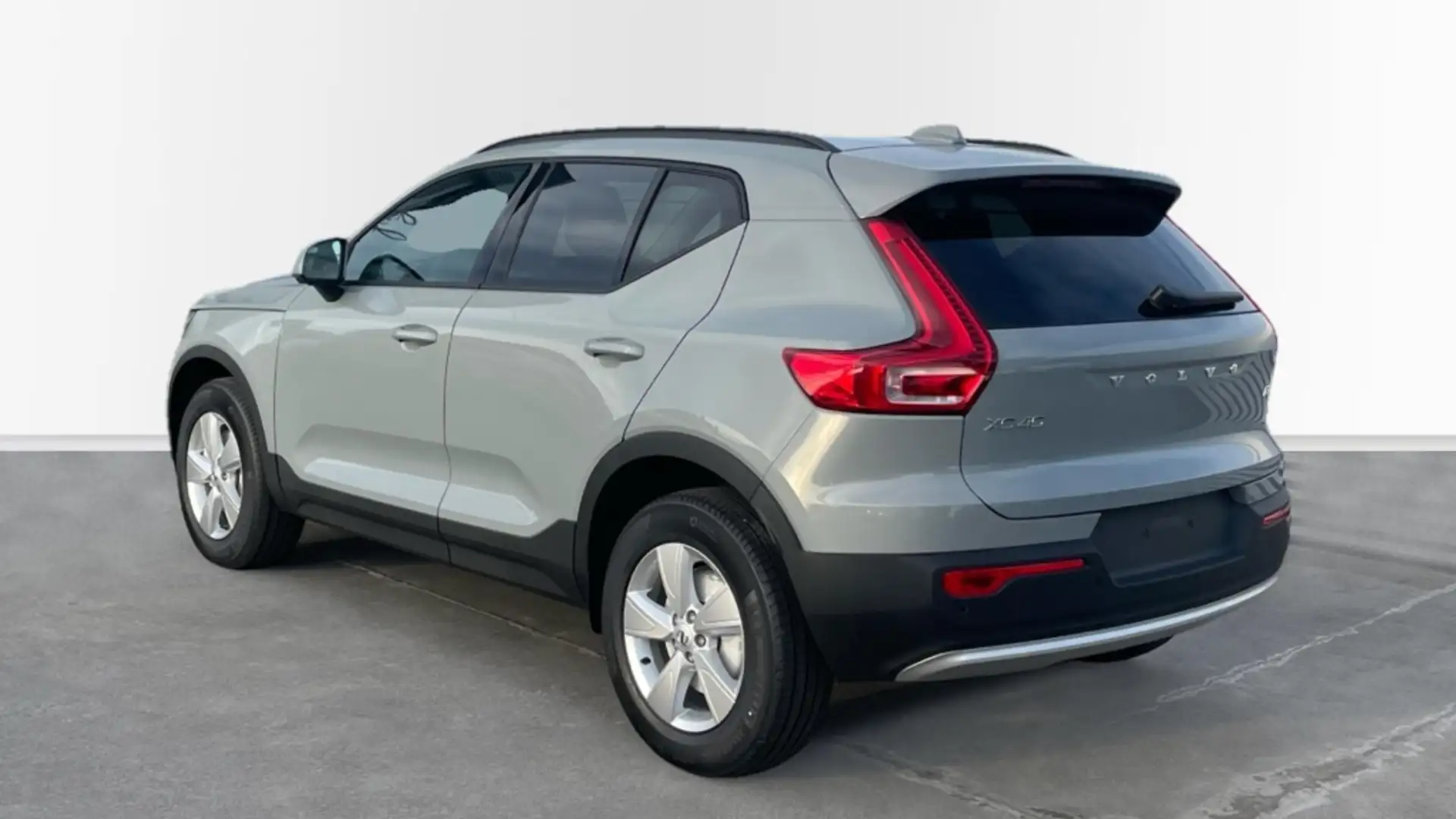 Volvo XC40 B3 Essential Aut. Gris - 2