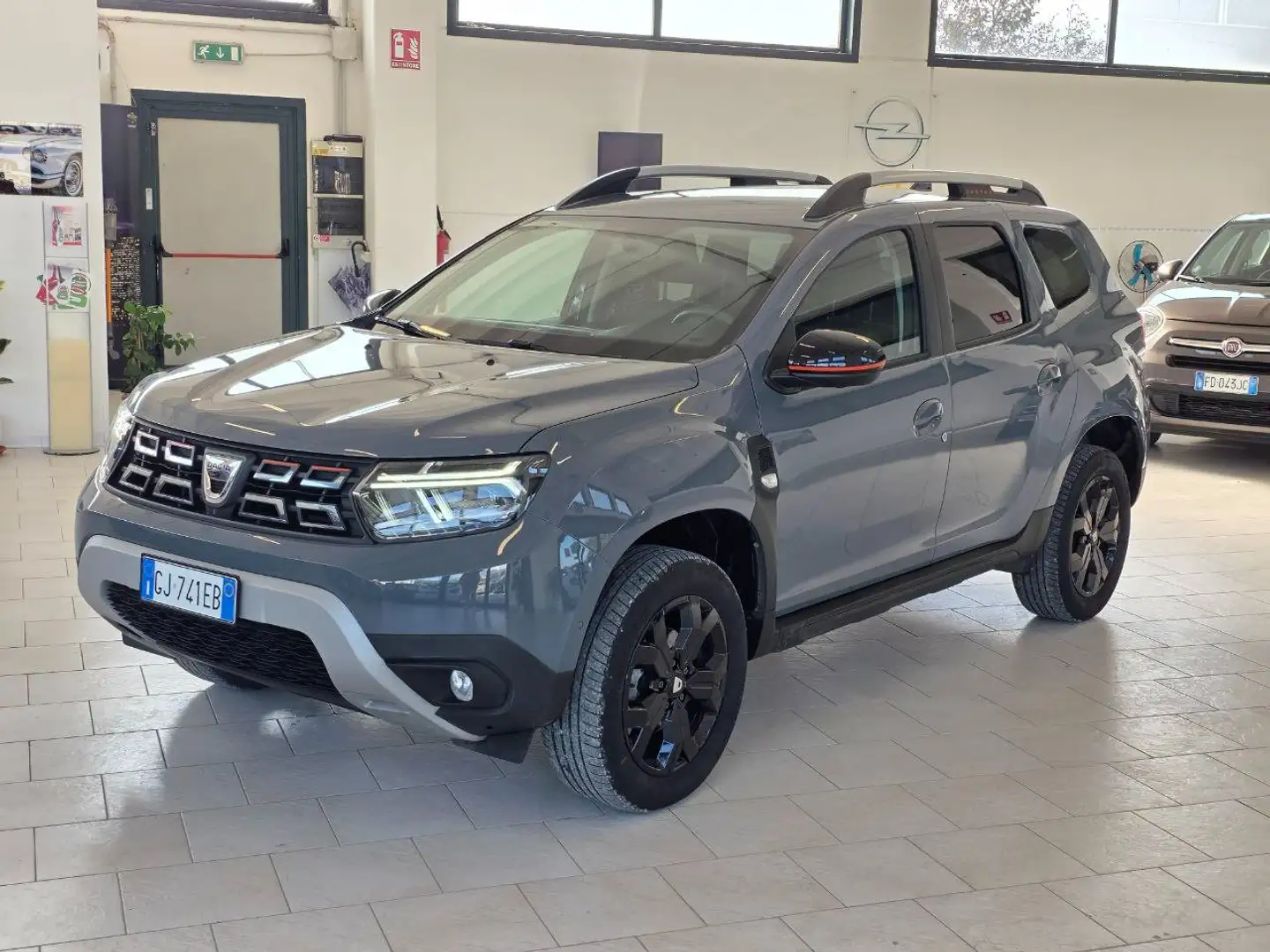 Dacia Duster Duster II 2021 1.0 tce SL Extreme Gpl 4x2 100cv Gris - 2