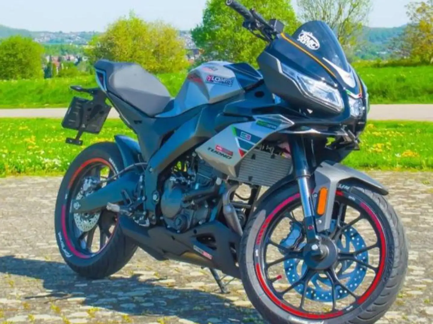 Aprilia Tuono Tuono 125cc Gris - 2
