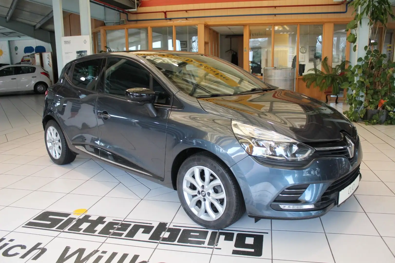 Renault Clio IV Collection TCe 90 Gris - 2