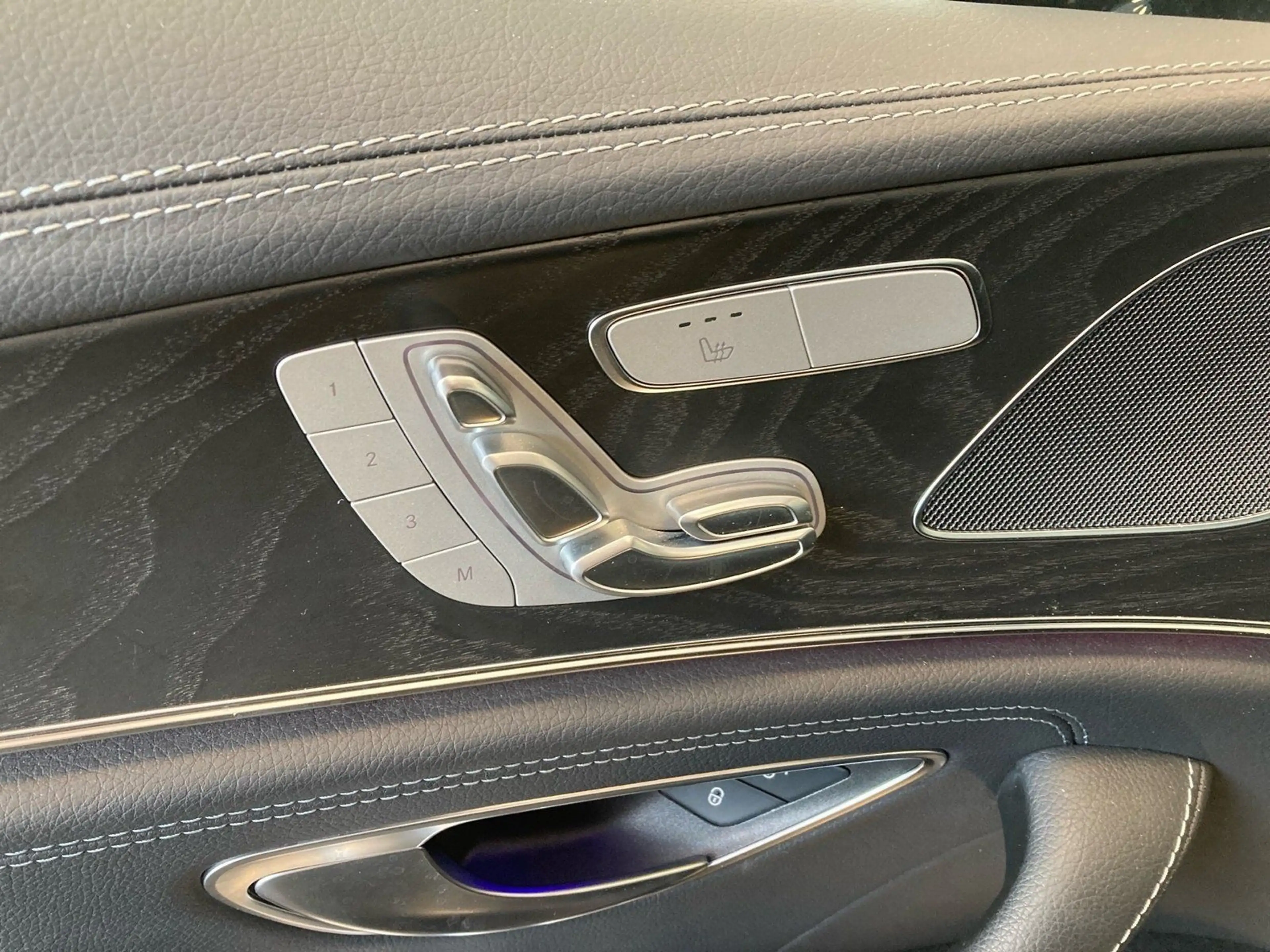 Mercedes-Benz CLS 220 d AMG*AHK*Totwinkel*HUD*Memory*Kame*LED* — photo 14
