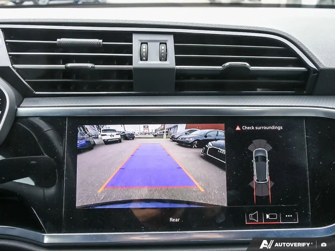 Audi Q3 снимка Audi Q3