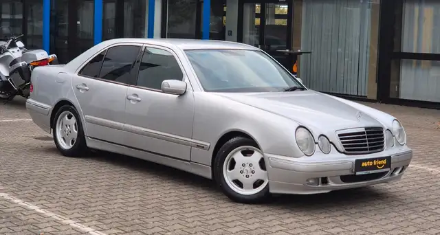 Mercedes-Benz E 200 AVANTGARDE *2. HAND* XENON/SHZ/KLIMA/TEMPO
