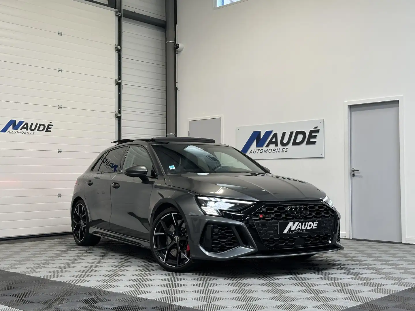 Audi RS3 Sportback 2.5 TFSI 400 ch Quattro Pack Performance / Ligne Akrapovic /Garantie Audi 04/2028 Grau - 1