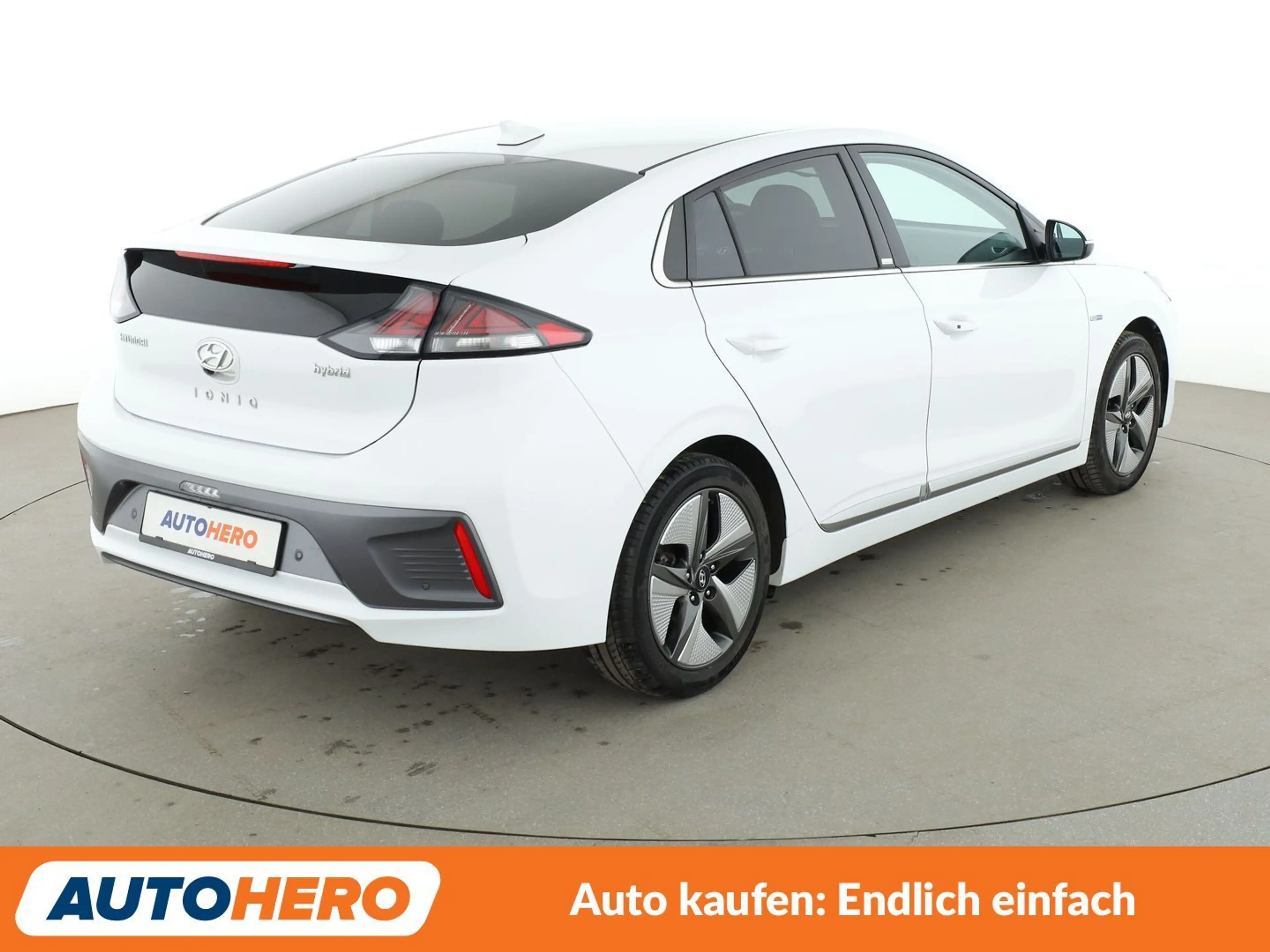 Hyundai IONIQ 1.6 Hybrid Style Aut.*LED*ACC*CAM*PDC*SHZ*ALU* — photo 6