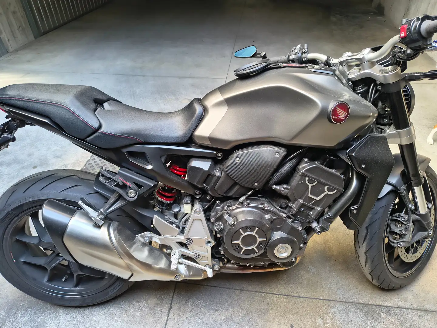Honda CB 1000 Gris - 1