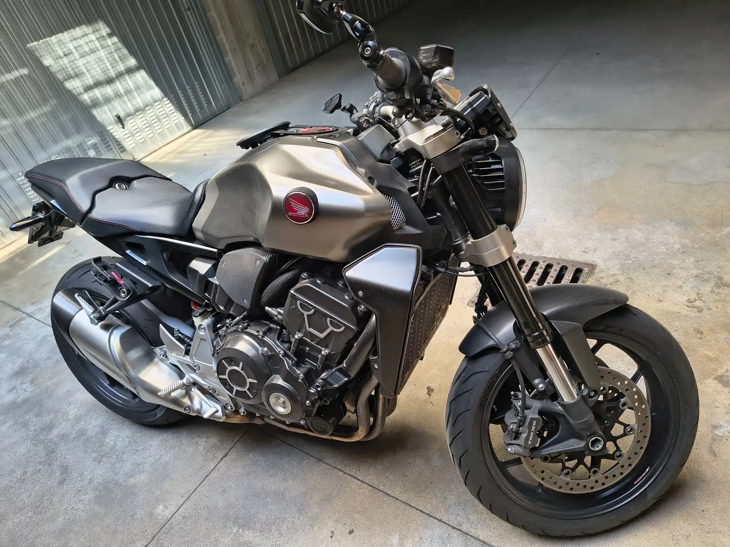 Honda CB 1000 Gris - 2