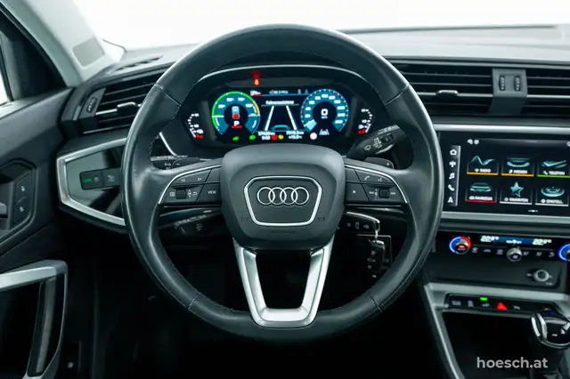 Audi Q3 view 6