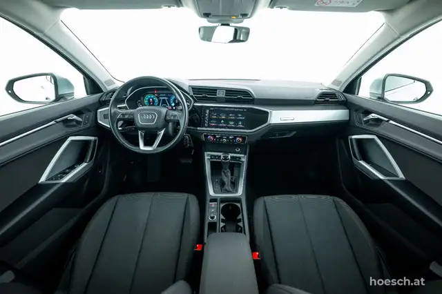 Audi Q3 view 5