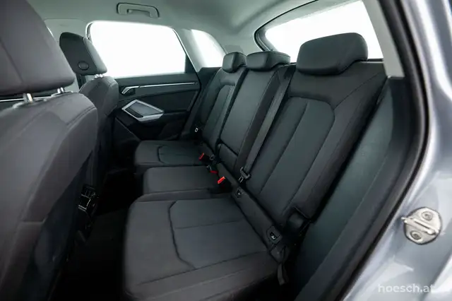 Audi Q3 view 7