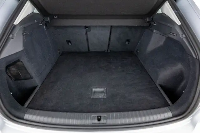 Audi Q3 view 8