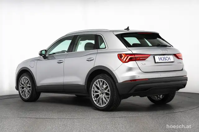 Audi Q3 view 4