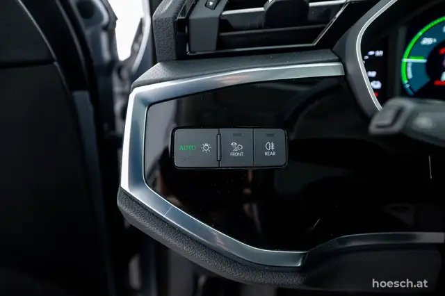 Audi Q3 view 15