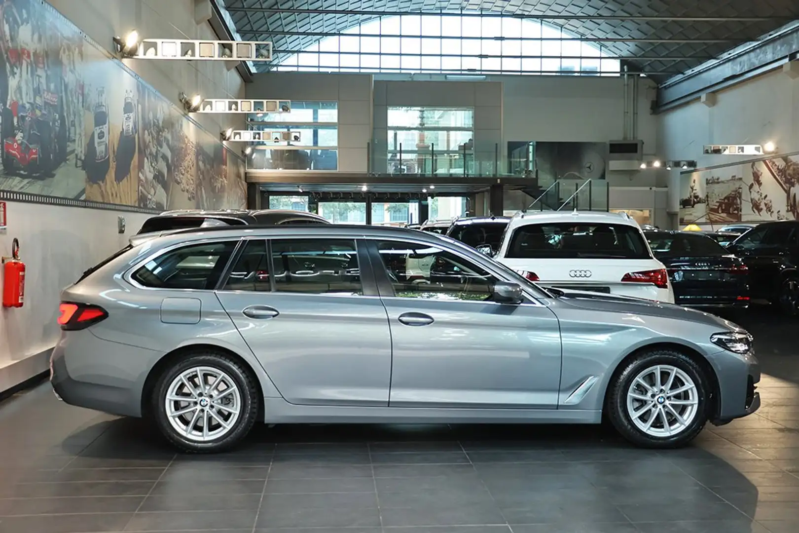 BMW 518 d 48V Touring Business - PELLE/COCKPIT PRO Gris - 2