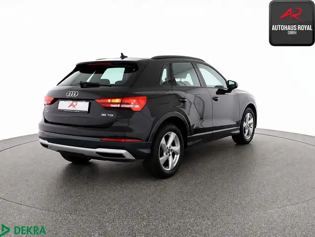 Audi Q3 view 4