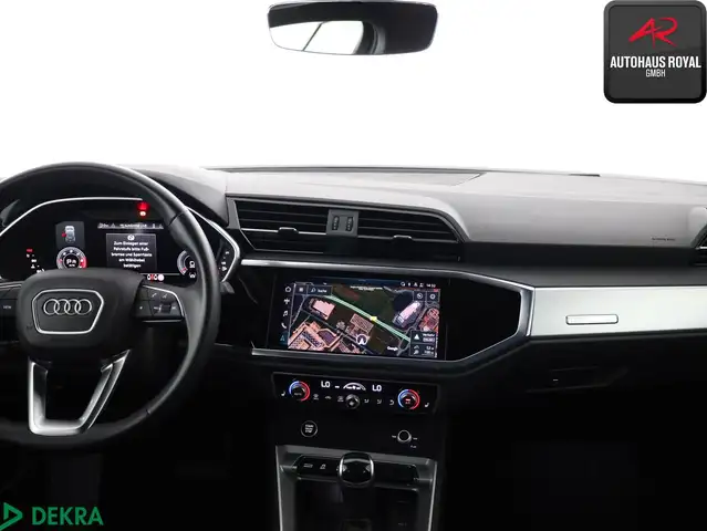 Audi Q3 view 8