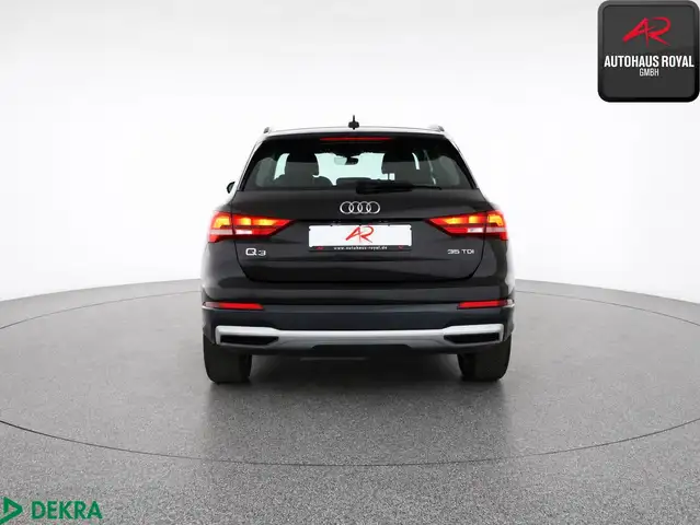 Audi Q3 view 3