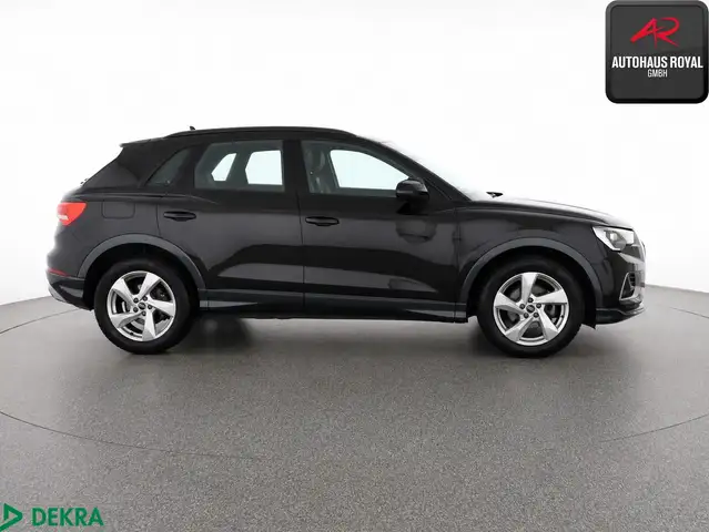 Audi Q3 view 5