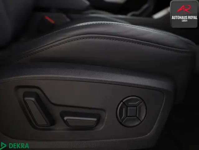 Audi Q3 view 11