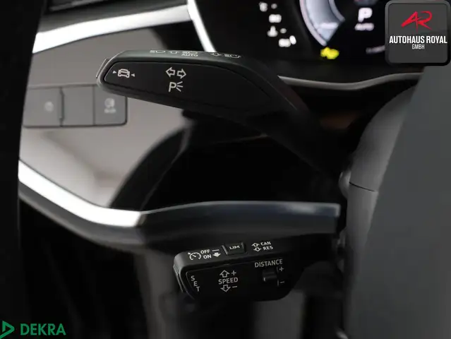 Audi Q3 view 15