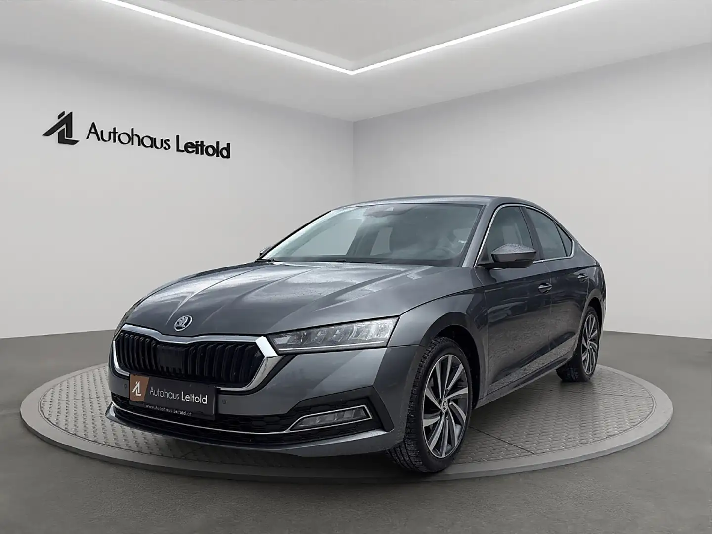 Skoda Octavia 2,0 TDI Style LED HEADUP KEYLESS MEMORY NAVI AC... Grau - 1