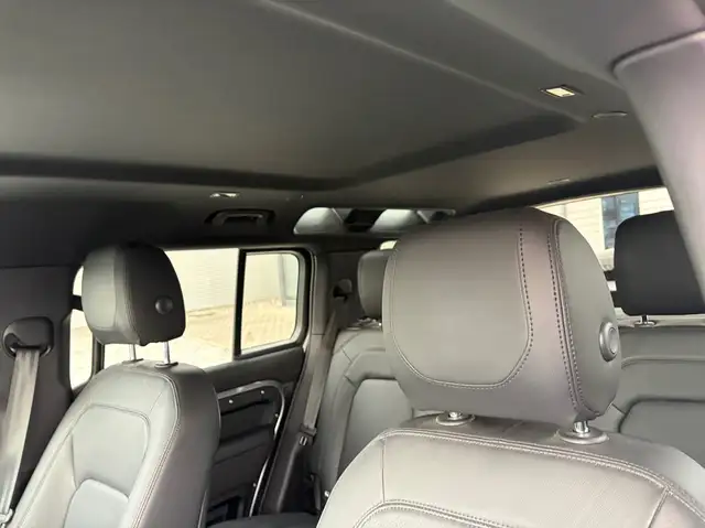 Land Rover Defender 110 P400e Hybrid AWD Luftfederung ACC AHV Garantie Ansicht 16