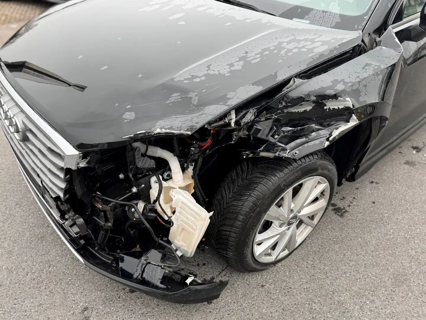 Audi Q2 35 TFSI S tronic  *Unfallschaden* - 2
