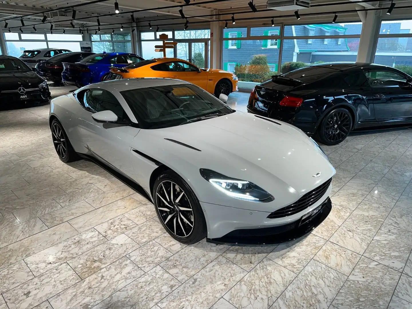 Aston Martin DB11 4.0 V8 *MwSt*DEUTSCHES-FZ*FACELIFT*360°*LED Argintiu - 2