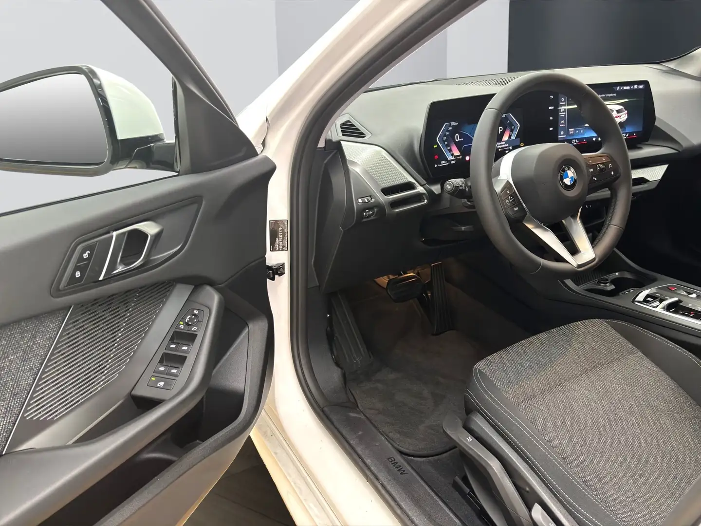 BMW 120 5-Türer [M Sport, Navi, RFK, SHZ, 18" LMR] Weiß - 2