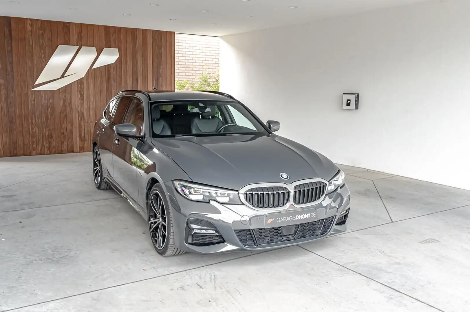 BMW 330 e M pack, trekhaak, camera, Adapt; cruise control Grijs - 1