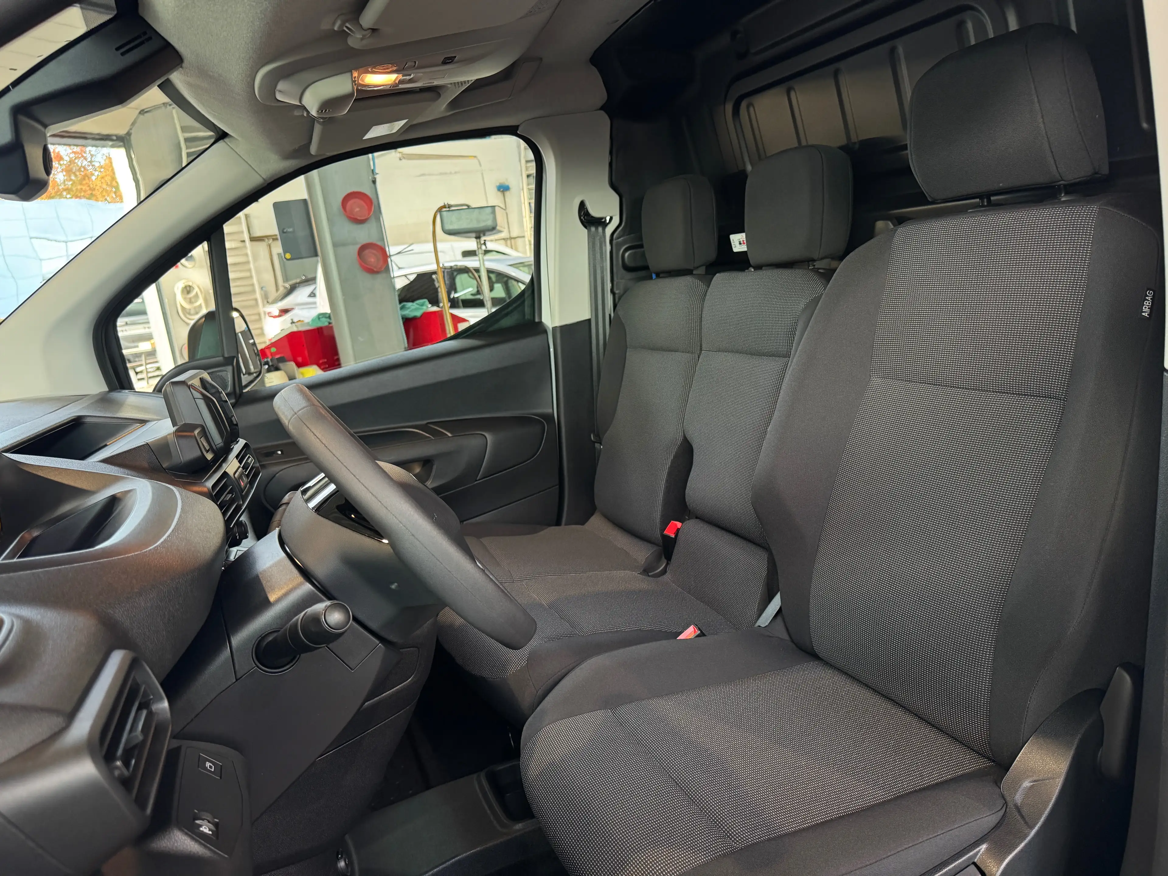 Peugeot Partner 1.2 PureTech L1 Light — photo 7