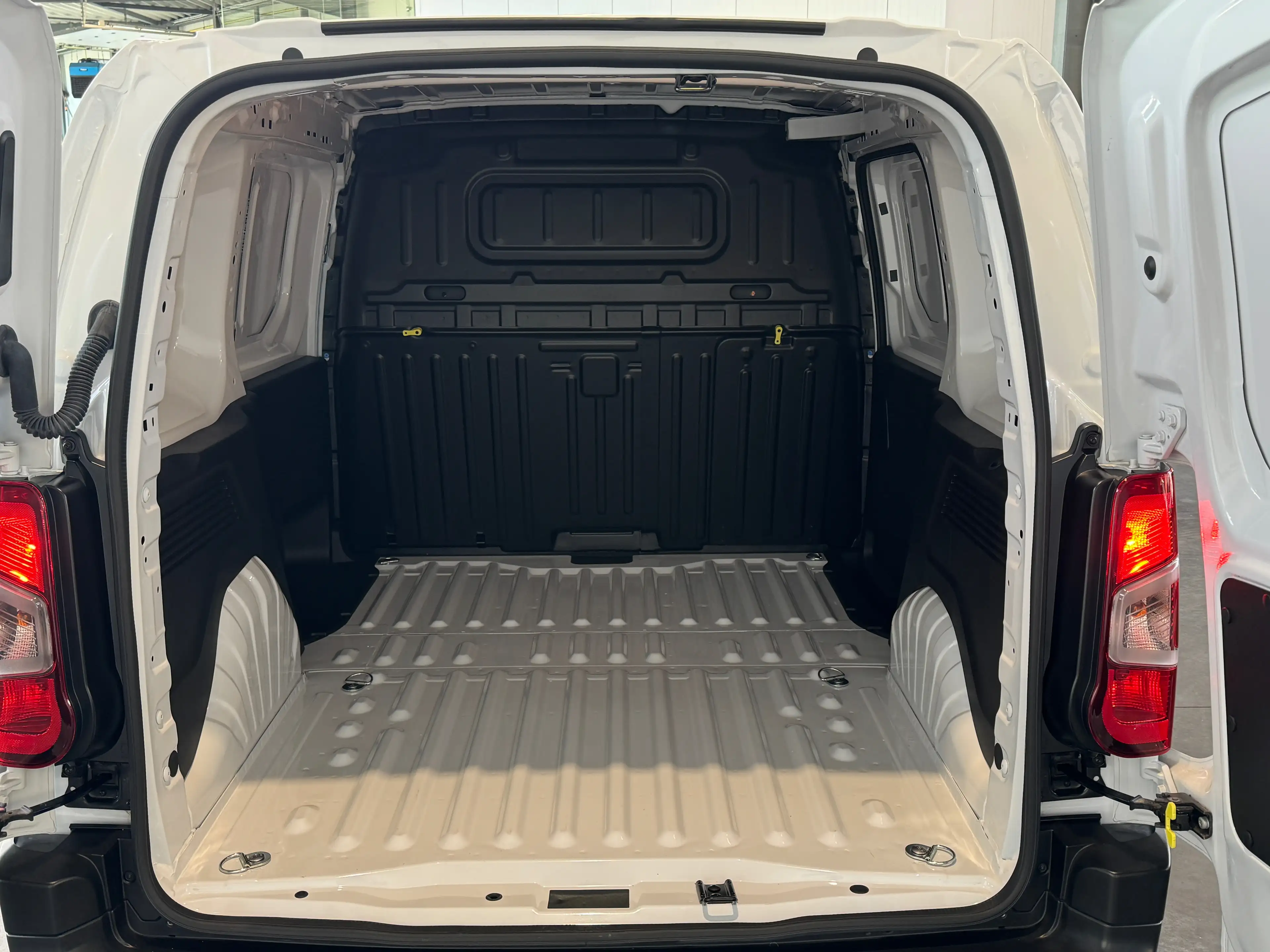 Peugeot Partner 1.2 PureTech L1 Light — photo 5