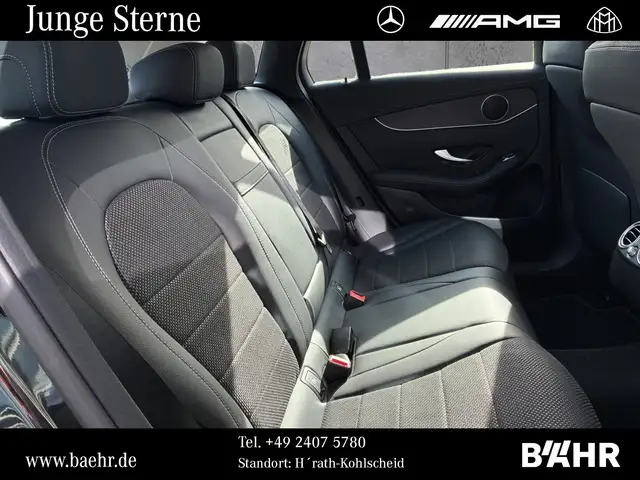 Mercedes-Benz 220 view 9