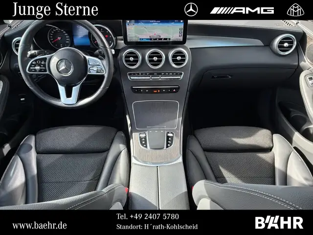 Mercedes-Benz 220 view 4