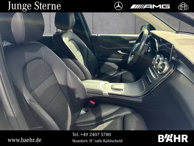 Mercedes-Benz 220 view 5