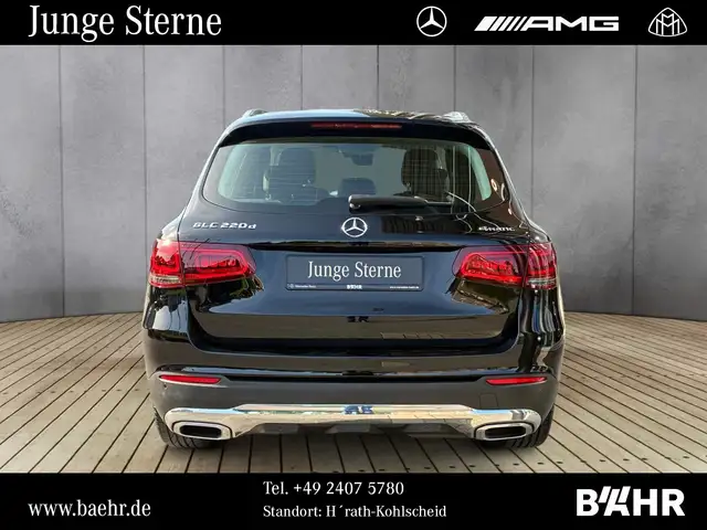 Mercedes-Benz 220 view 8