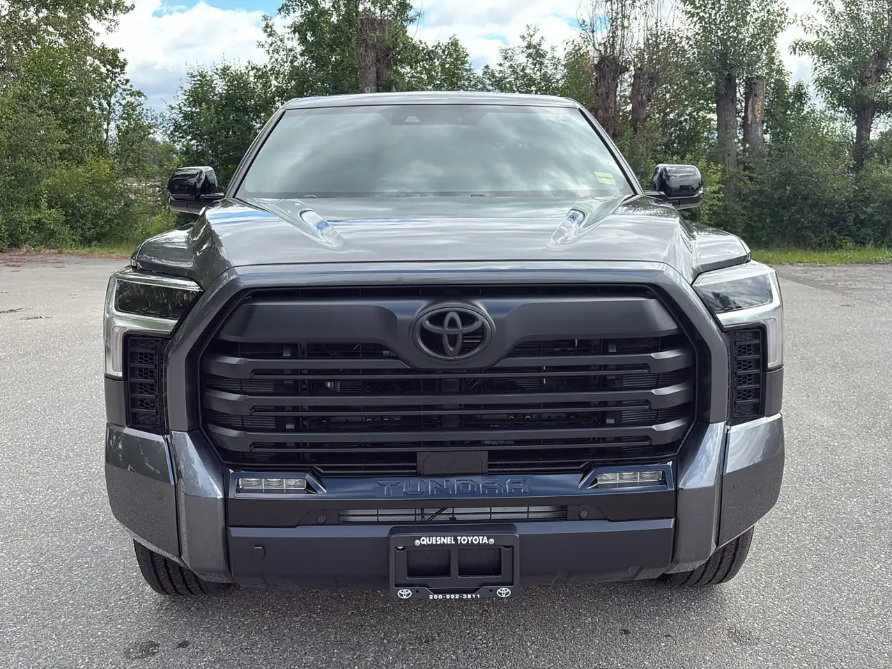 Toyota Tundra снимка Toyota Tundra
