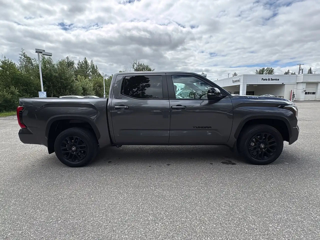 Toyota Tundra снимка Toyota Tundra