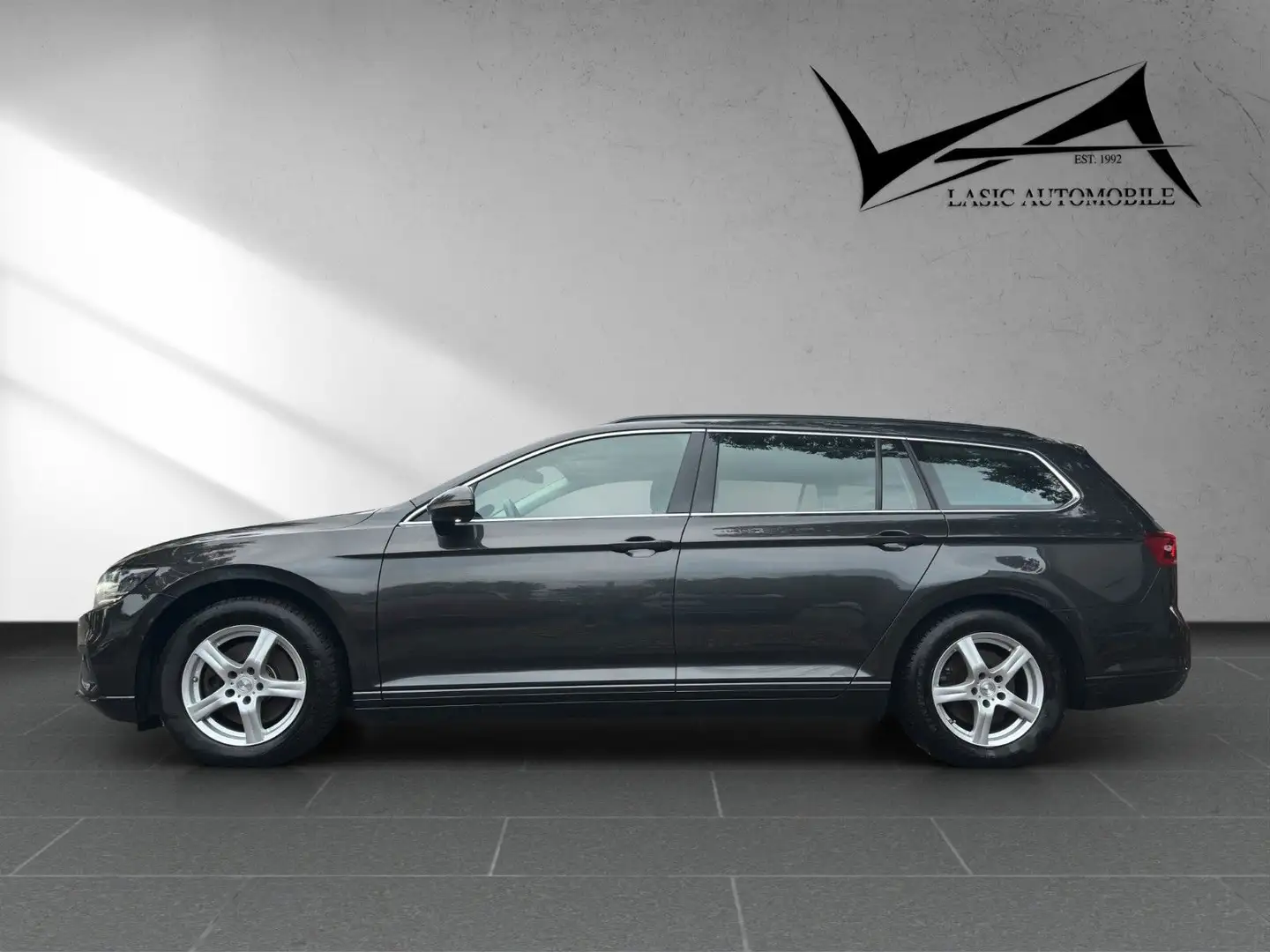 Volkswagen Passat Variant Business 2.0 TDI DSG Grau - 2
