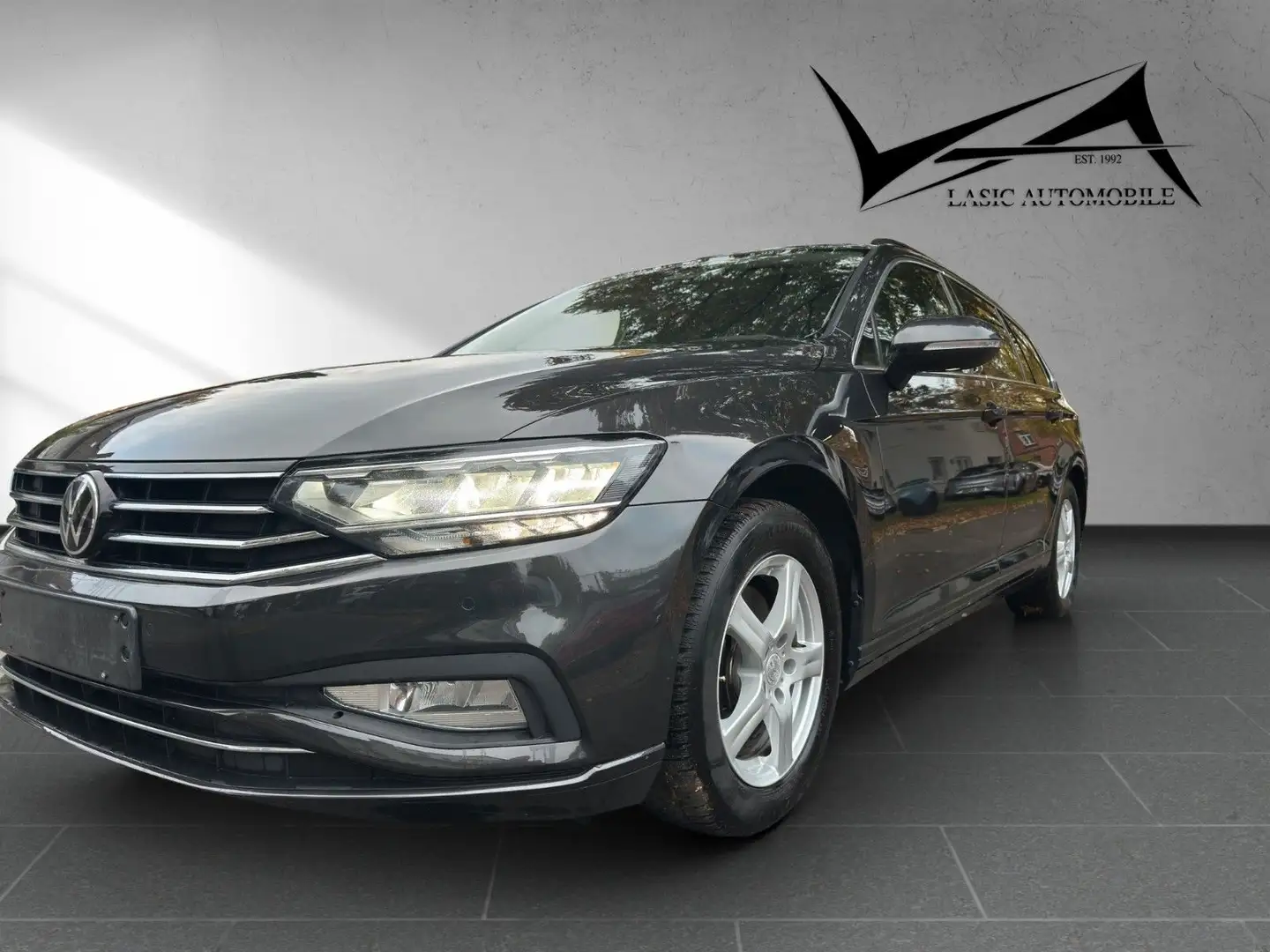 Volkswagen Passat Variant Business 2.0 TDI DSG Grau - 1