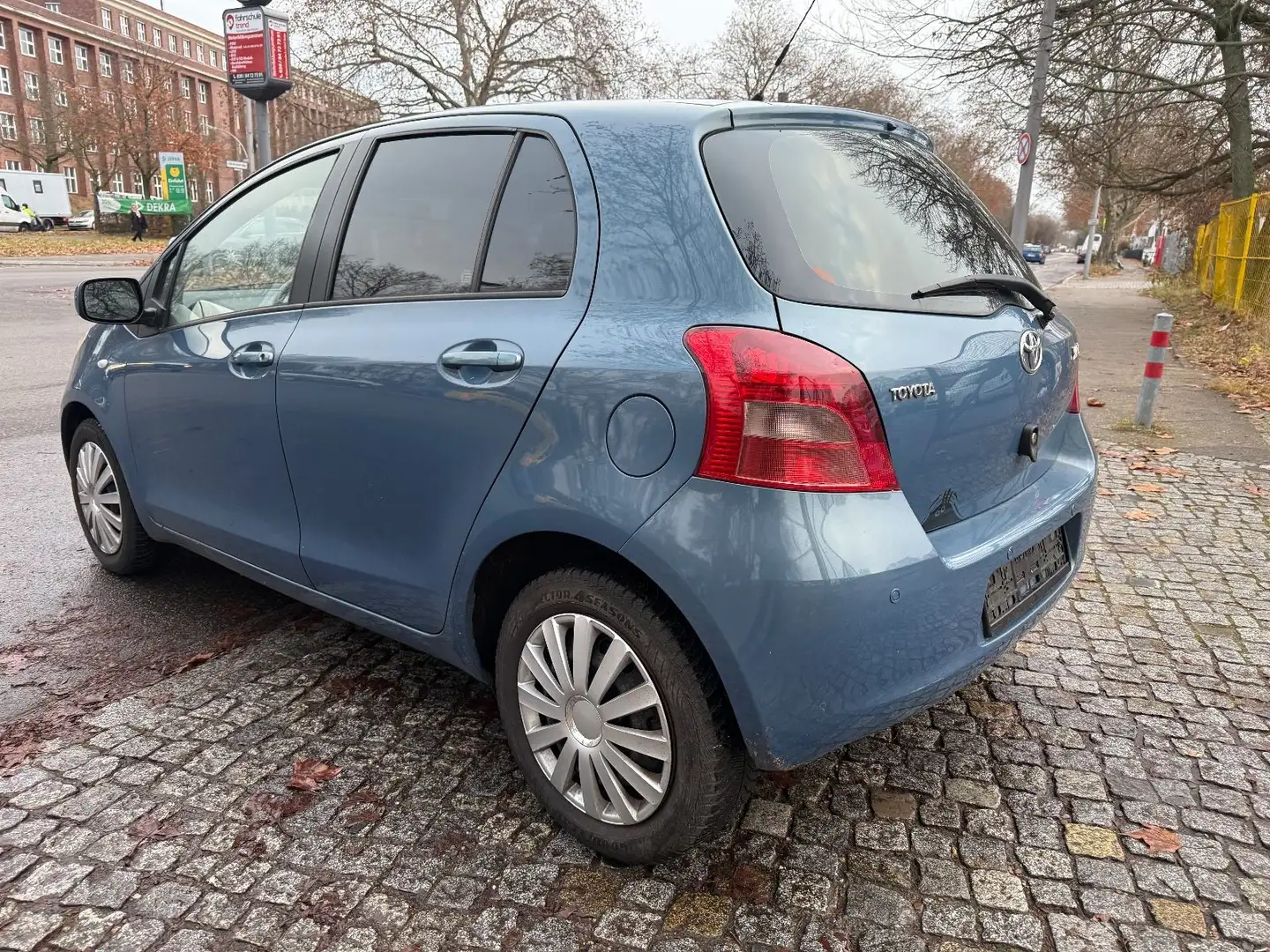 Toyota Yaris Sol - 2