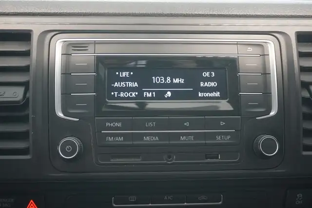Volkswagen Transporter view 13